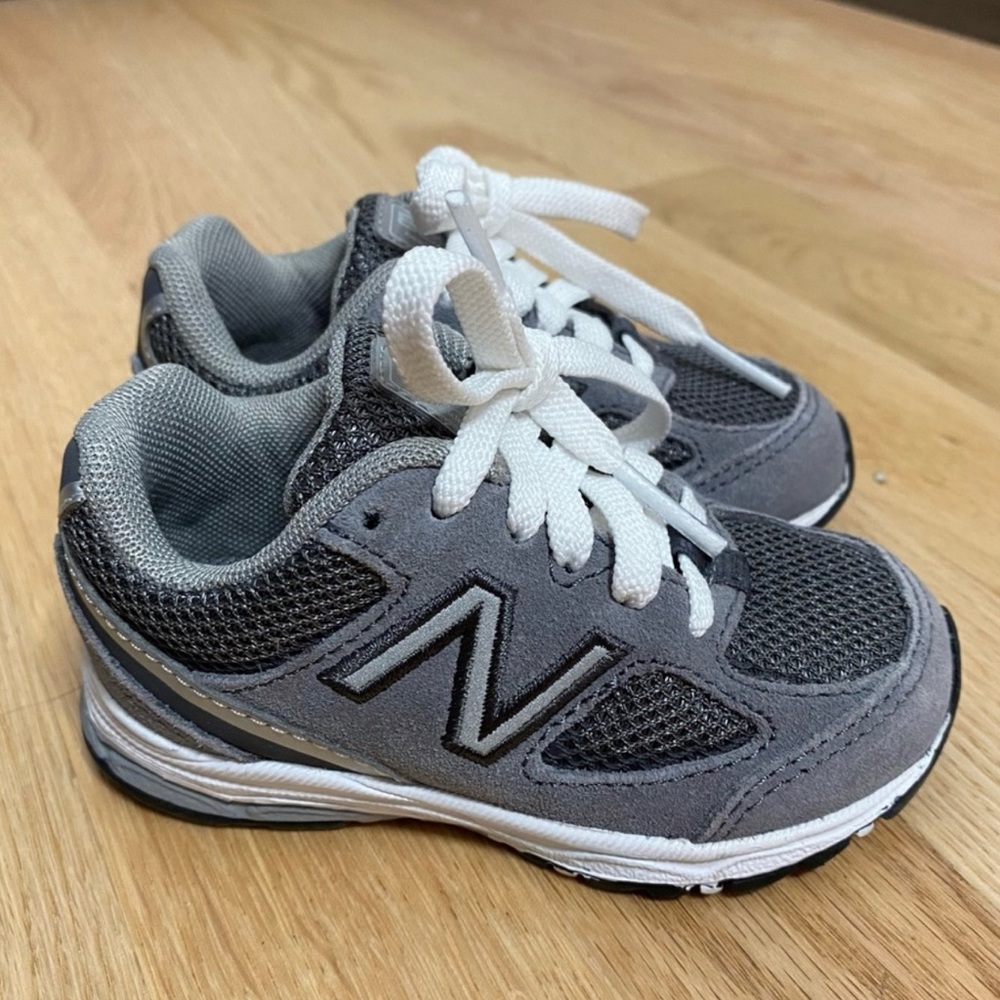 New Balance Gray Sneakers Sz 5 Baby Kids Shoes